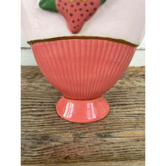 Vintage 1960s Red wing Pottery Fan Vase Strawberry Embellished Retro - Picture 11 of 13